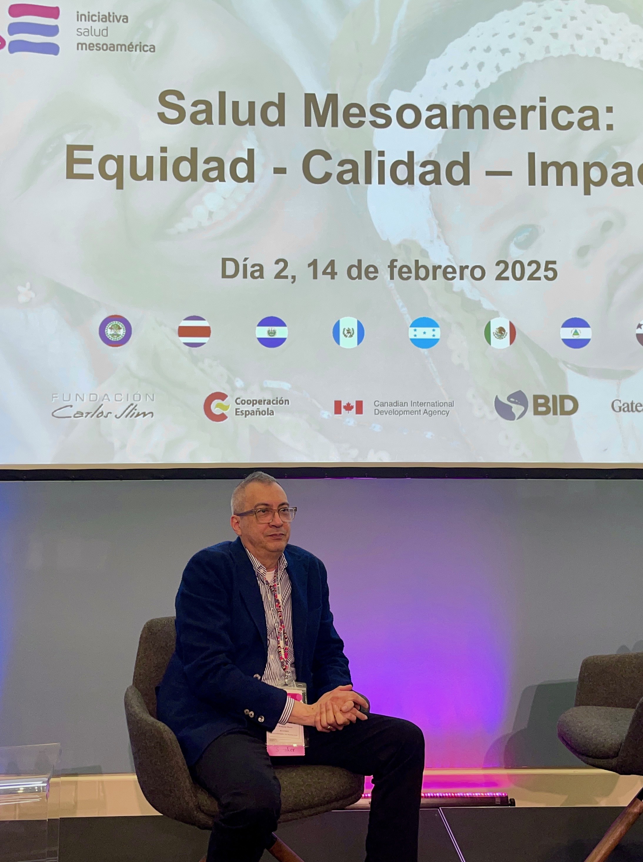 Dr. Munar delivering results to Salud Mesoamerica convening