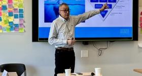 Dr. Munar delivering keynote closing to 2025 Fellows
